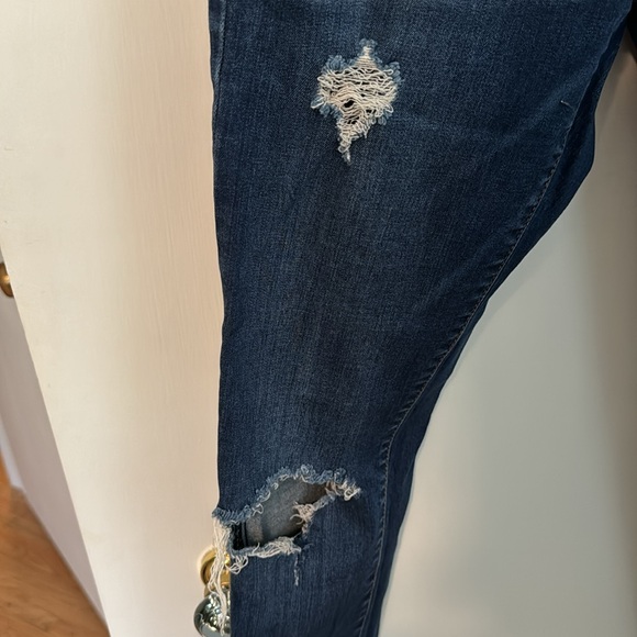 BCBG distressed jeans size 23 - Picture 3 of 6